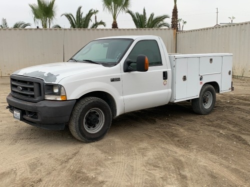 2004 FORD F350 UTILITY TRUCK, 5.4L gasoline, automatic, 8' utility body, tow package. s/n:3FTSF30L34MA08454