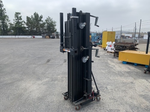 SUMNER 25' MATERIAL LIFT. s/n:3042 --(LOCATED IN COLTON, CA)--