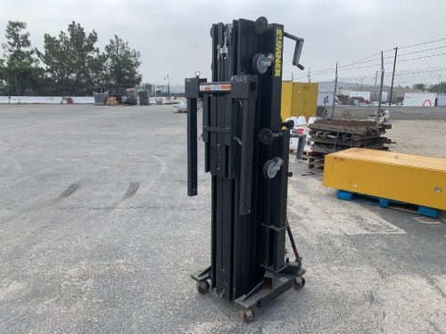 SUMNER 25' MATERIAL LIFT. s/n:3041 --(LOCATED IN COLTON, CA)--