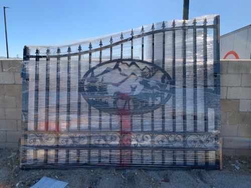 UNUSED 19' DECORATIVE BI-PARTING GATE. --(LOCATED IN COLTON, CA)--