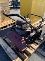 PARKER LEAF VACUUM, Briggs & Stratton gasoline. s/n:0805296267975 --(LOCATED IN COLTON, CA)--