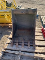 TAG BQC07024 24" GP BUCKET, fits backhoe --(LOCATED IN COLTON, CA)--