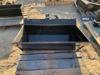 UNUSED GIYI 5T 34" HYDRAULIC TILT BUCKET, fits mini excavator. s/n:QXD5T241091 --(LOCATED IN COLTON, CA)--