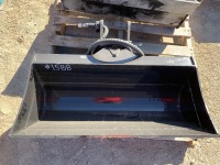 UNUSED GIYI 3T 32" HYDRAULIC TILT BUCKET. s/n:QXD3T2409160 --(LOCATED IN COLTON, CA)--