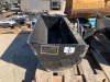 UNUSED GIYI 3T 32" HYDRAULIC TILT BUCKET. s/n:QXD3T2409160 --(LOCATED IN COLTON, CA)-- - 2