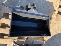 UNUSED 24" HYDRAULIC TILT BUCKET. --(LOCATED IN COLTON, CA)--