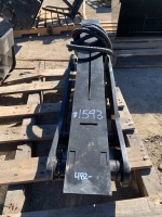 UNUSED GIYI 5T HYDRAULIC THUMB ATTACHMENT, fits mini excavator. s/n:MZJ5T241016 --(LOCATED IN COLTON, CA)--