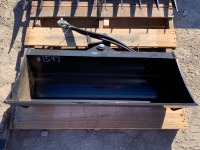 UNUSED 32" HYDRAULIC TILT BUCKET. --(LOCATED IN COLTON, CA)--