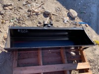 UNUSED 40" HYDRAULIC TILT BUCKET. --(LOCATED IN COLTON, CA)--