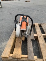 STIHL TS800 CUTOFF SAW, gasoline. --(LOCATED IN COLTON, CA)--