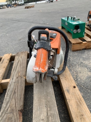 STIHL TS800 CUT OFF SAW, gasoline. --(LOCATED IN COLTON, CA)--