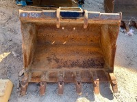 BOBCAT 36" GP BUCKET, fits excavator. s/n:W111308 --(LOCATED IN COLTON, CA)--