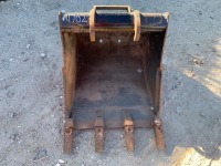 BOBCAT 24" GP BUCKET, fits excavator. s/n:W111306 --(LOCATED IN COLTON, CA)--