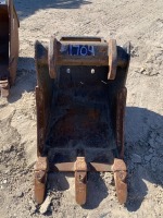 BOBCAT 16" GP BUCKET, fits excavator. s/n:J12448 --(LOCATED IN COLTON, CA)--