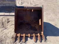 36" GP BUCKET, fits excavator --(LOCATED IN COLTON, CA)--