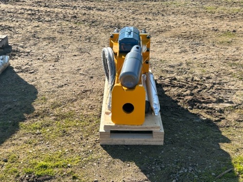 2024 TOFT TOFT680 HYDRAULIC BREAKER ATTACHMENT. s/n:TOFTJW40Z17257 --(LOCATED IN MADERA, CA)--