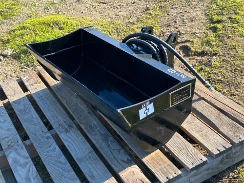 2024 GIYI 32 HYDRAULIC TILT BUCKET, fits mini excavator. s/n:QXD3T241114 --(LOCATED IN MADERA, CA)--