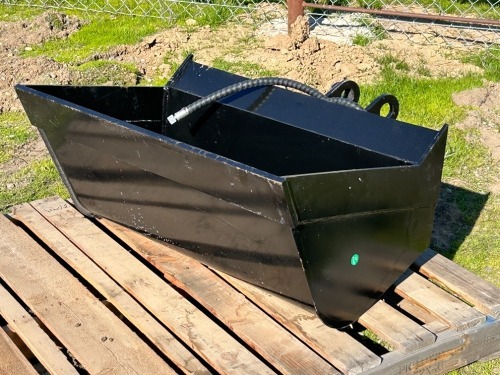 2024 GIYI 5T HYDRAULIC TILT BUCKET, fits excavator. s/n:QXD5T241107 --(LOCATED IN MADERA, CA)--