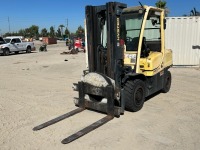 2009 HYSTER H90FT FORKLIFT, 9,000#, 84" mast, 3-stage, 185" lift, sideshift, Cascade rotating fork attachment, gasoline, cab w/air & heat, solid tires, 729 hours indicated. s/n:P005V02323G --(DOES NOT RUN)-- --(LOCATED IN COLTON, CA)--
