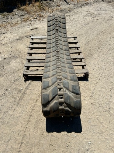 JCB TRACK MASTER, fits mini excavator. --(LOCATED IN COLTON, CA)--
