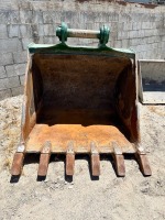 58" GP BUCKET --(LOCATED IN COLTON, CA)--