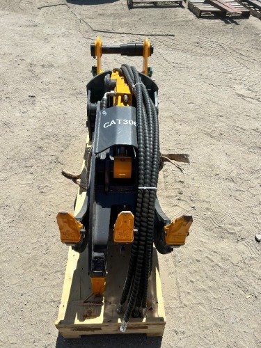 2026 TOFT 04G HYDRAULIC ROTATING GRAPPLE ATTACHMENT, fits Cat 305 excavator. s/n:TOFTHLG260502 --(LOCATED IN COLTON, CA)--
