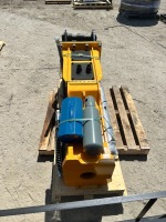 2026 TOFT 1000 HYDRAULIC BREAKER ATTACHMENT, fits Cat 315 excavator. s/n:TOFTJW50Z2802, W/HOSES, CHISEL POINTS, NITROGEN CHARGING KIT, PRESSURE GAUGE, TOOL BOX --(LOCATED IN COLTON, CA)--