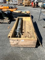 ENIDINE HYDRAULIC RAM. s/n:5007 --(LOCATED IN COLTON, CA)--