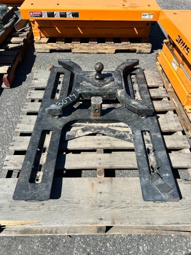 GOOSENECK TRAILER HITCH --(LOCATED IN COLTON, CA)--