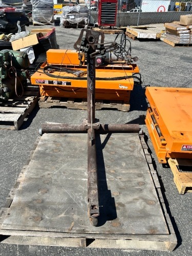 ENGINE STAND --(LOCATED IN COLTON, CA)--