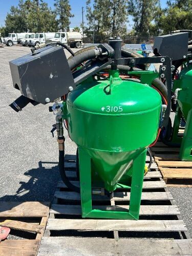 GCT DB500 DUSTLESS SAND BLASTER --(LOCATED IN COLTON, CA)--