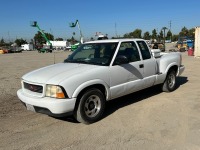 2000 GMC SONOMA EXTENDED CAB PICKUP TRUCK, 2.2L gasoline, 5-speed, a/c, tool box. s/n:1GTCS1949Y8164556