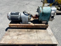 TRI-CLOVER INC INDUSTRIAL ROTARY VANE PUMP. s/n:31635401 --(LOCATED IN COLTON, CA)--