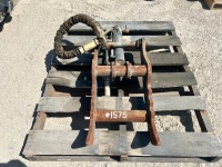 BOBCAT MLHCE32 HYDRAULIC THUMB ATTACHMENT, fits mini excavator. s/n:AFM126617 --(LOCATED IN COLTON, CA)--