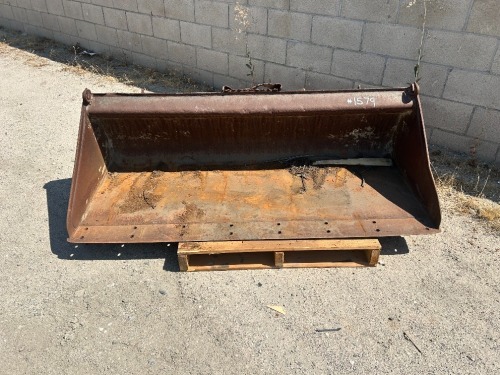 CATERPILLAR 68" GP BUCKET, fits skidsteer. --(LOCATED IN COLTON, CA)--