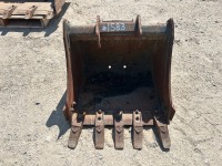 MELROE 24" GP BUCKET, fits mini excavator. s/n:6715503 --(LOCATED IN COLTON, CA)--