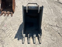 18" GP BUCKET, fits mini excavator. --(LOCATED IN COLTON, CA)--