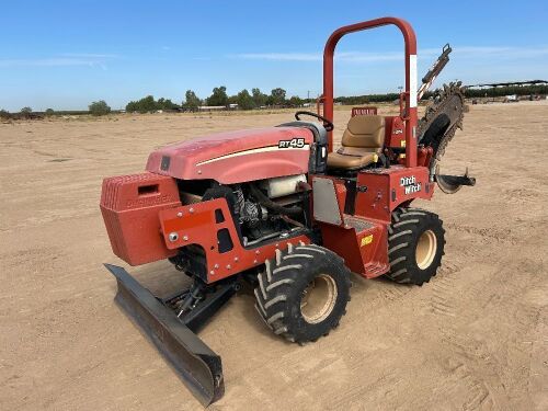 2014 DITCH WITCH RT45 TRENCHER, Deutz diesel, backfill blade, front counter weights, 4x4, 5' trencher, 935 hours indicated. s/n:CMWRT45XCE0002302 --(LOCATED IN MADERA, CA)--