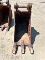 CATERPILLAR 24" GP BUCKET, fits excavator. --(LOCATED IN COLTON, CA)--