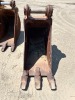 CATERPILLAR 24" GP BUCKET, fits excavator. --(LOCATED IN COLTON, CA)--