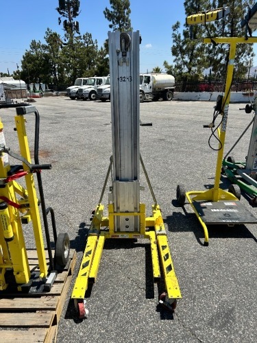 2022 SUMNER 2010 MATERIAL LIFT, 10' lift. s/n:12857 --(LOCATED IN COLTON, CA)--