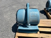 DRI-EAZ SAHARA F350 HEAVY DUTY AIR MOVER. s/n:7805 --(LOCATED IN COLTON, CA)--