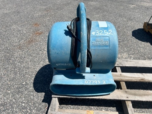 DRI-EAZ SAHARA F350 HEAVY DUTY AIR MOVER. s/n:7793 --(LOCATED IN COLTON, CA)--