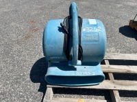 DRI-EAZ SAHARA F350 HEAVY DUTY AIR MOVER. s/n:7793 --(LOCATED IN COLTON, CA)--