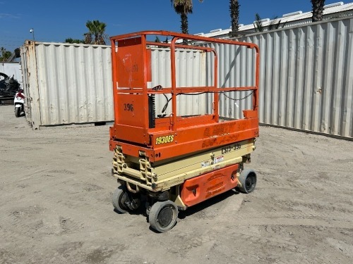2016 JLG 1930ES SCISSORLIFT, electric, 19' lift, extendable platform. s/n:0200251671 --(DOES NOT RUN)-- --(LOCATED IN COLTON, CA)--