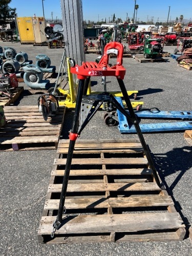 RIDGID TRISTAND CHAIN VISE --(LOCATED IN COLTON, CA)--