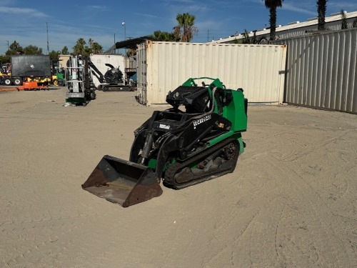 2014 TORO 22327G WALK-BEHIND CRAWLER SKIDSTEER, gp bucket, aux hydraulics. s/n:409985594 --(DOES NOT RUN)-- --(LOCATED IN COLTON, CA)--
