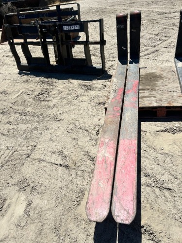 SET OF JLG 8' FORKS, fits reach forklift. --(LOCATED IN COLTON, CA)--