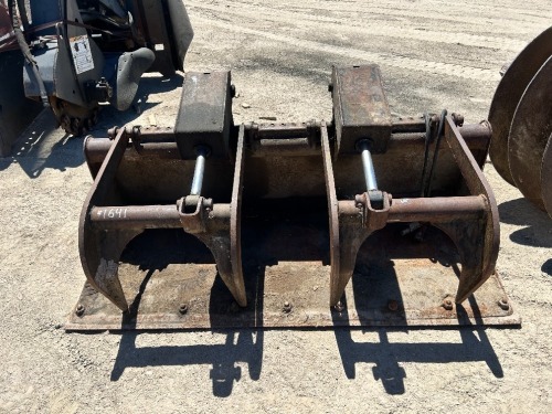BOBCAT 68" GRAPPLE BUCKET, fits skidsteer. --(LOCATED IN COLTON, CA)--