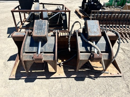 CATERPILLAR 74" GRAPPLE BUCKET, fits skidsteer. --(LOCATED IN COLTON, CA)--